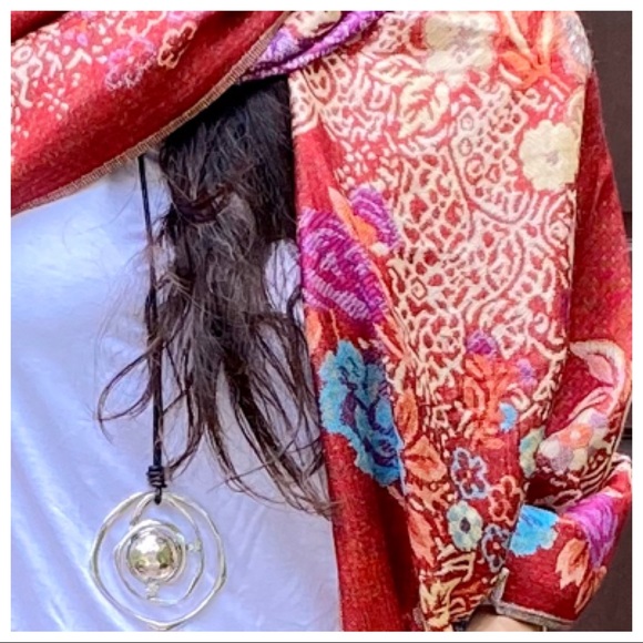 Absolutely gorgeous Print Pashmina Scarf/Shawl - Picture 7 of 8